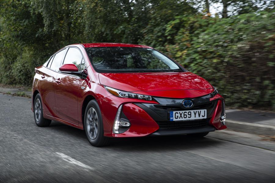  Toyota Prius Plug-in Hybrid Business Edition+ 2019 года  (UK) (фото 21 из 30)